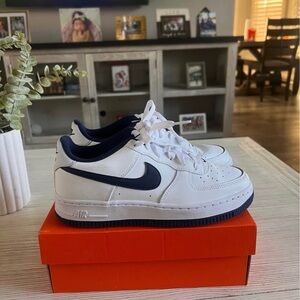 Nike White and Navy Low-Top Sneakers